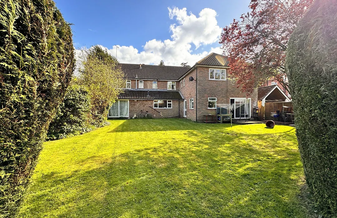 High Trees Guest House Gatwick-1