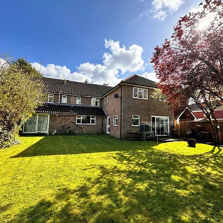 High Trees Guest House Gatwick-2