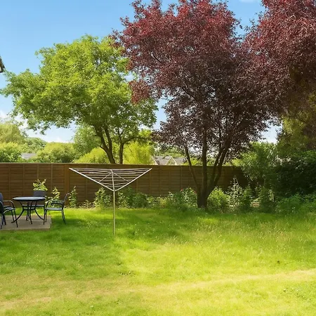 High Trees Guest House Gatwick-3